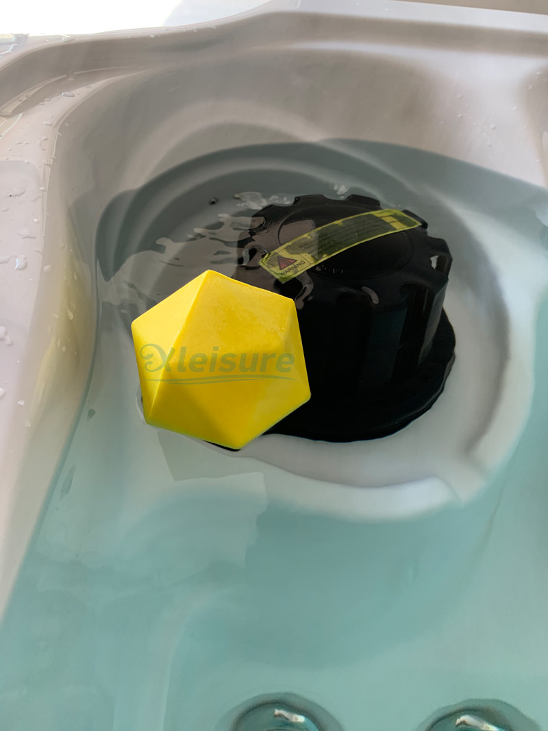 Oil Absorbent Sponge Spa Tub Accessories For Swimming Pools And Spas Absorbs Body Oil , Sunscreen , Lotion