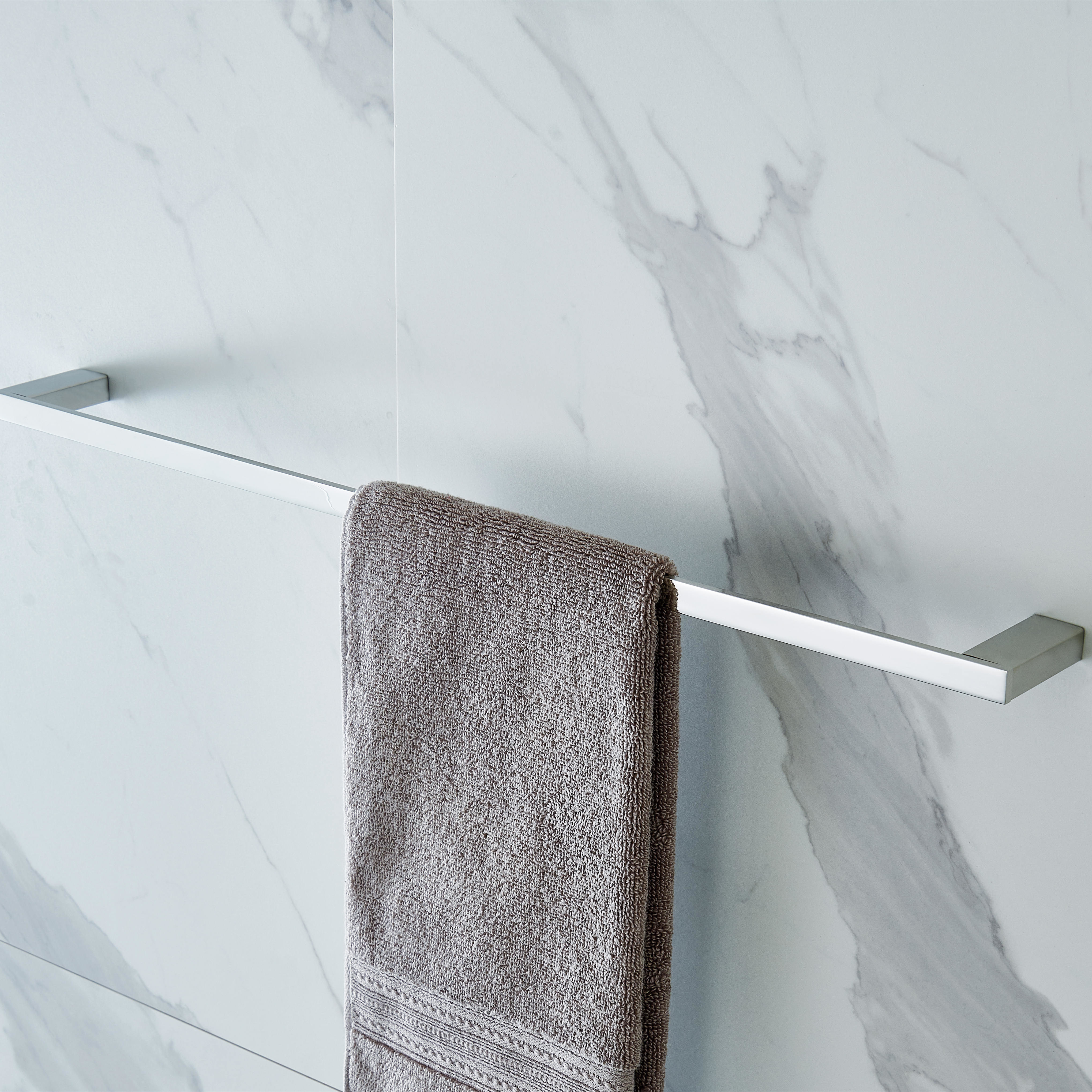 62.5cm Stainless Steel Bathroom Hardware Modern Towel Rail Polished