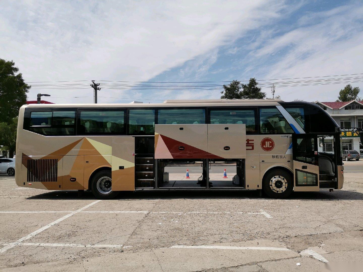 Used Zhongtong Bus LCK6119 50 Seats 2019 Big Capacity Compartment Euro V 336kw Aiebag Chassis