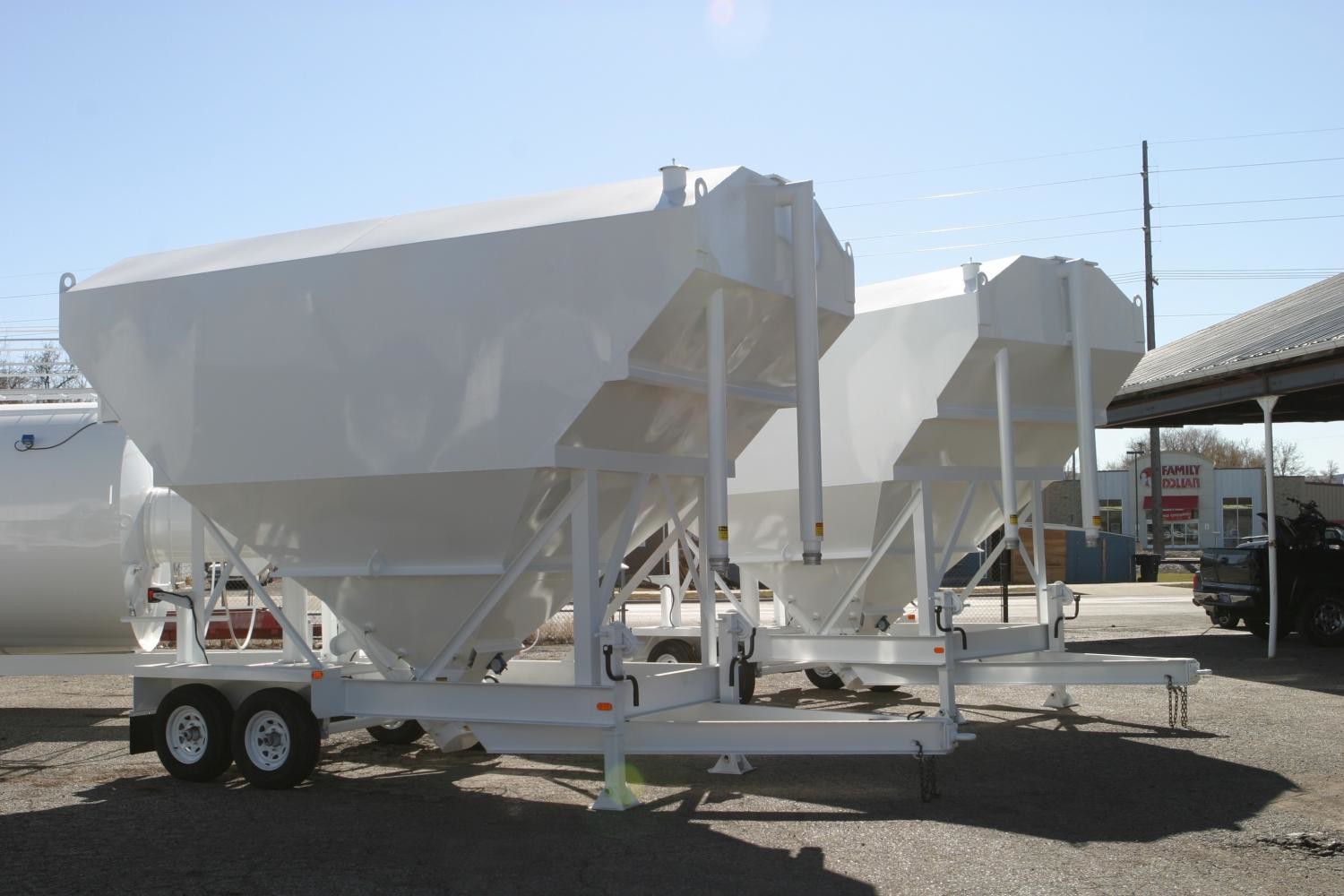 Professional Portable Cement Silo With Wheels And Tires / Low Profile Cement Silo
