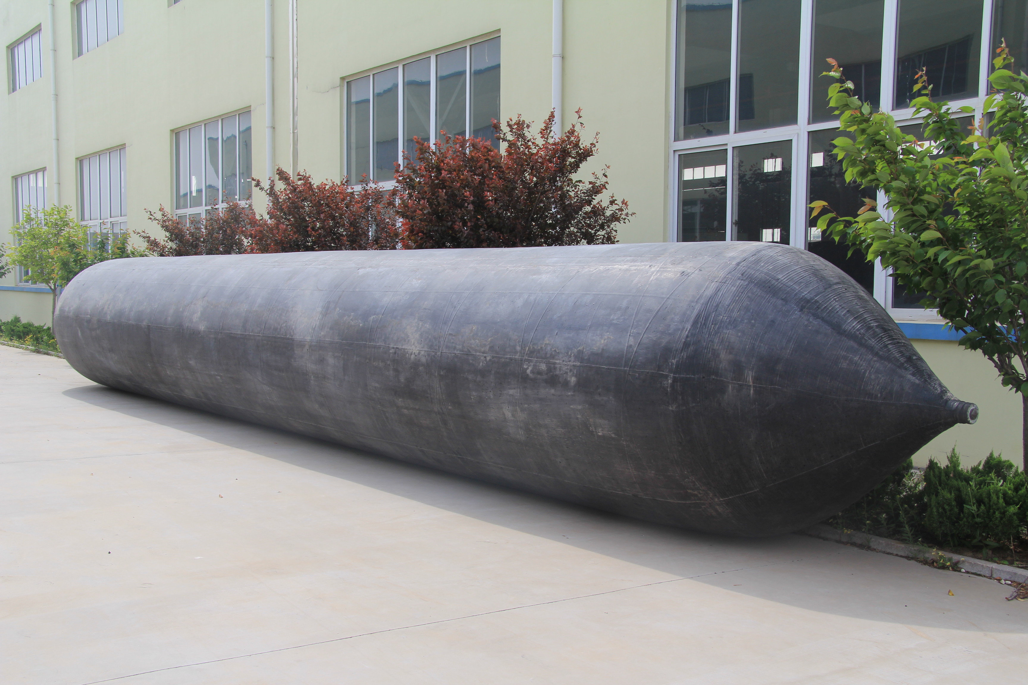 High Performance 2m X 20m Heavy Duty Shipyard Ship Launching / Landing / Lifting / Moving / Salvage Airbag