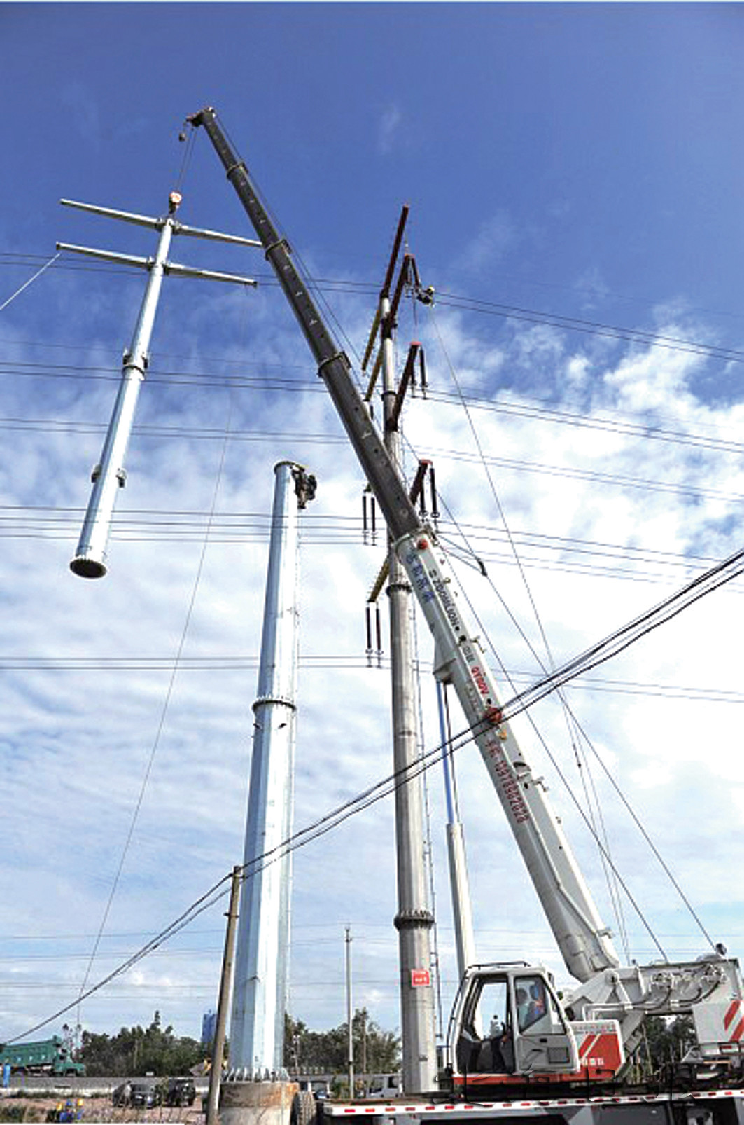 7m - 15m Electrical Power Pole 12 Sides Shape Low Voltage Steel Tubular Pole