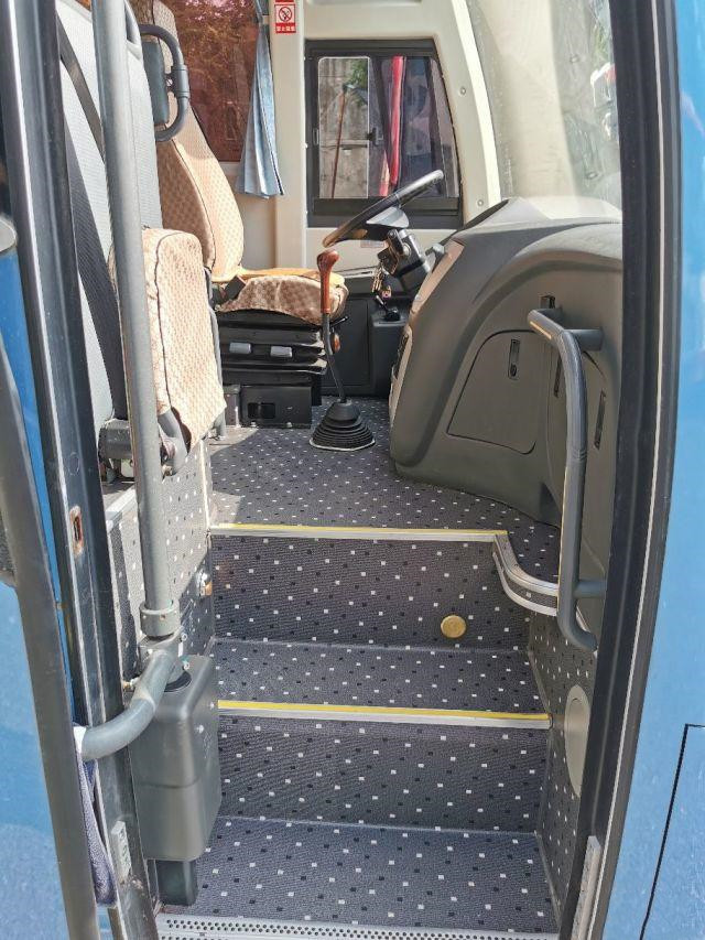Used Toyota Higer Buses For Philippines Hiace Right Hand Drive Mini Car Kinglong Bus Coach XMQ6802 35 Seats