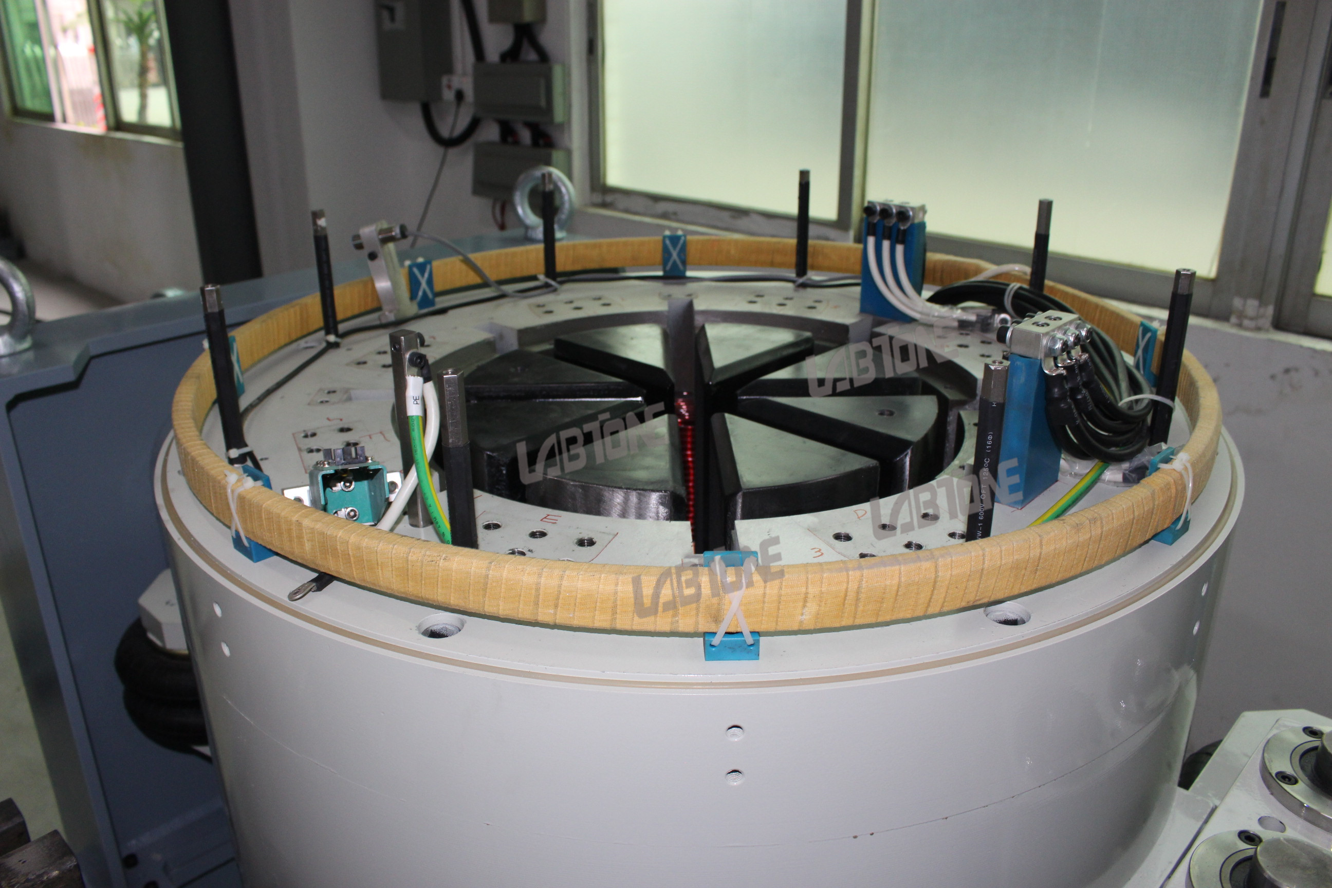 Medium Force Vibration Test System For Electronic Components with ISO 2247:2000