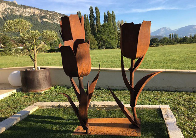 Flower Shaped Beautiful Corten Steel Garden Sculpture For Outdoor Backyard