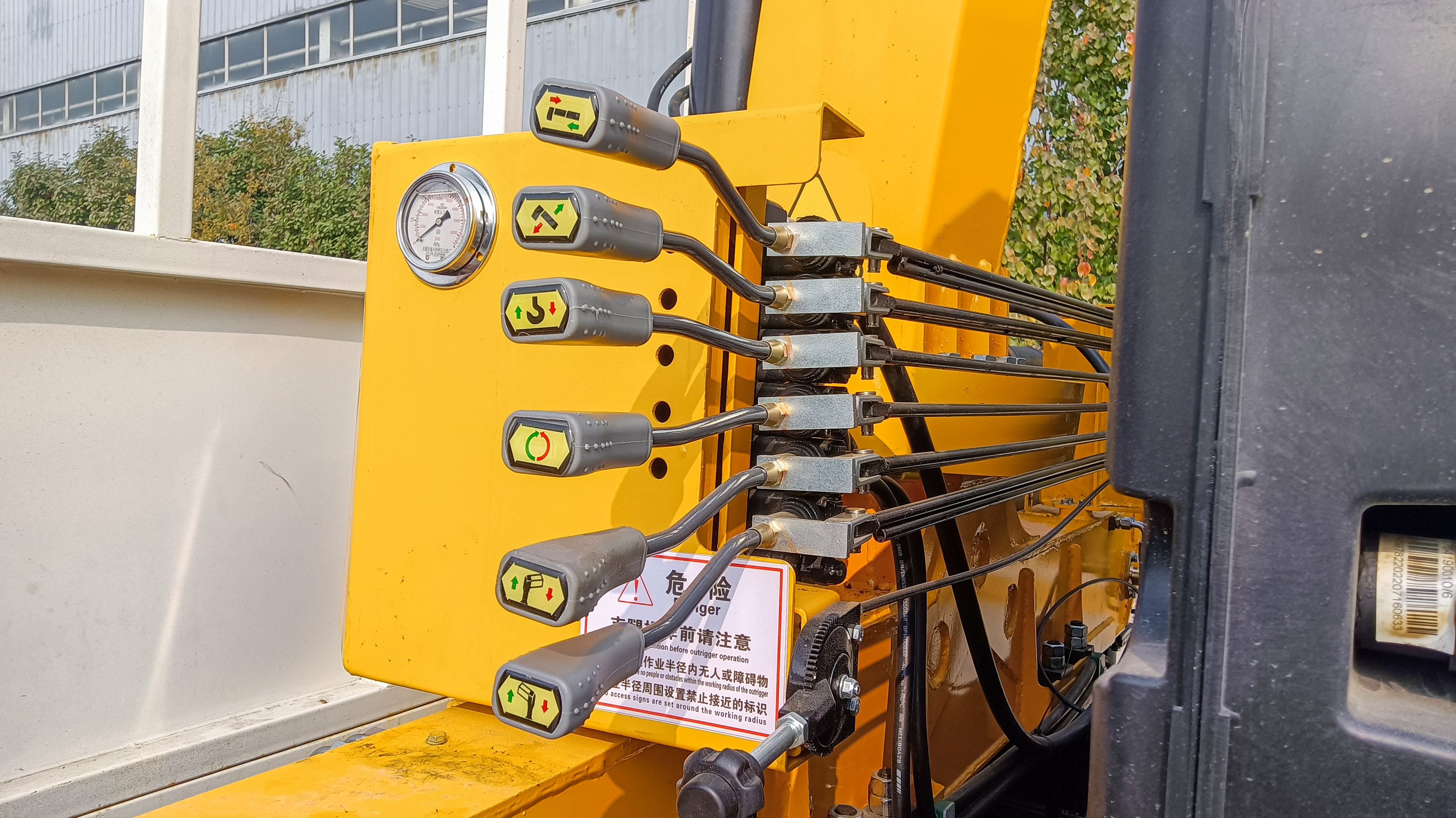 2023 4x2 3.2ton Lift Stiff Boom Truck Telescopic Truck Crans for Sale Mounted Crane Straight 3 / 4 Telescopic Boom 131 HP