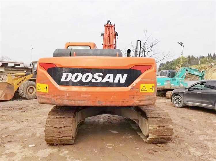 22000 KG Machine Weight Doosan DX225 Excavator with Hammer in Good Condition from Korea