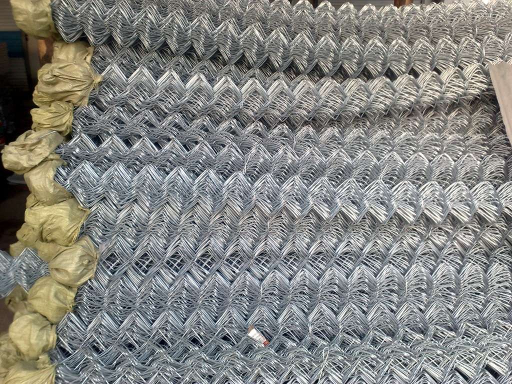 Professional poly coated or Galvanized Chain Link Fence for sale