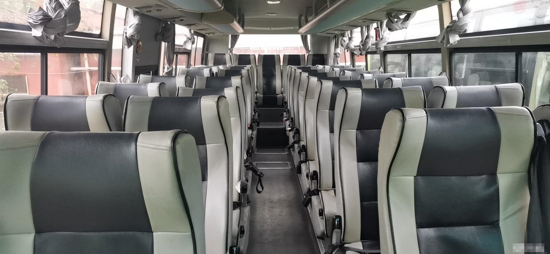 Current 2015 Year Higer Coach Bus 39 Seats Diesel Engine 162kw No Accident