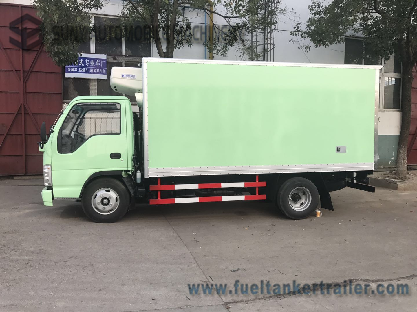 ISUZU 15ft 1-4 Ton 6 Wheel Refrigerated Delivery Truck For Meat And Fish