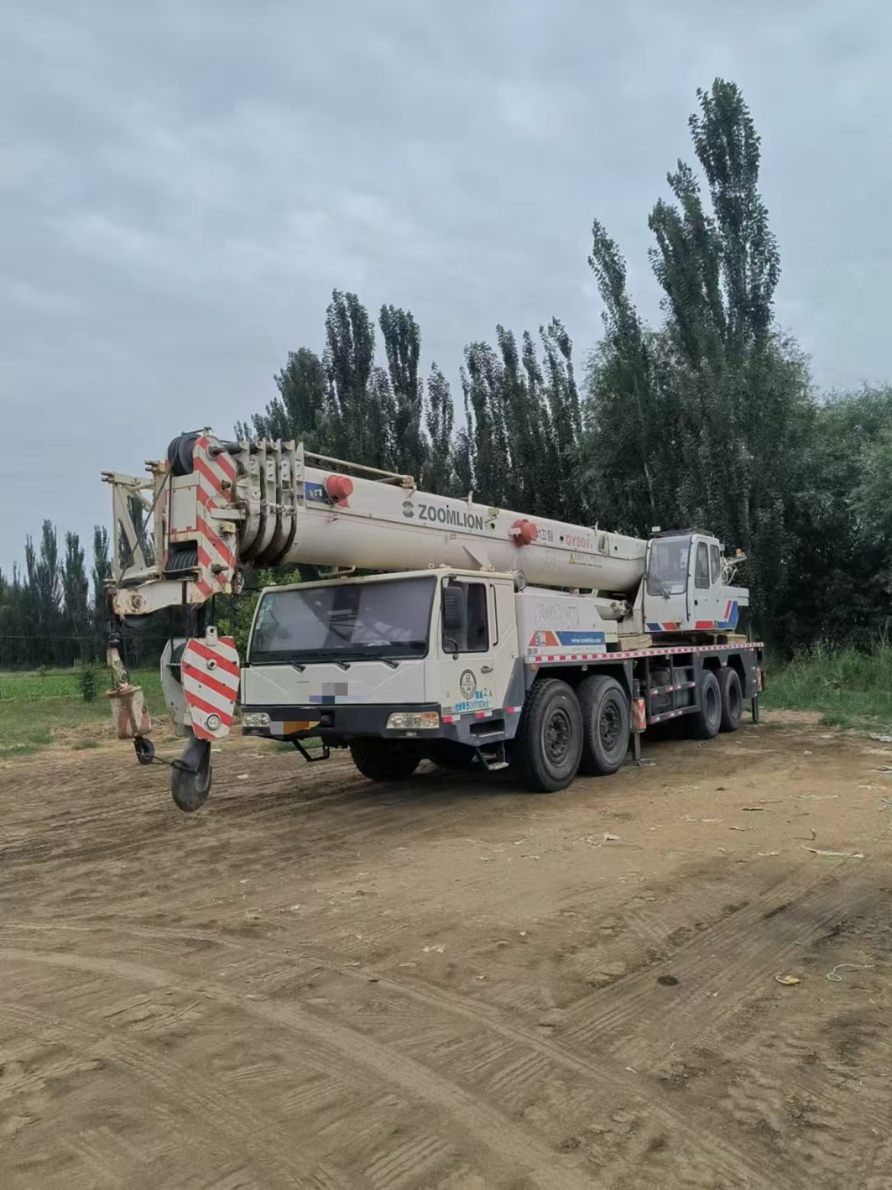 2015 Years Zoomlion Mobile Crane 80 Tons With Five-Arm Crane Jib For Heavy-Duty Construction Projects