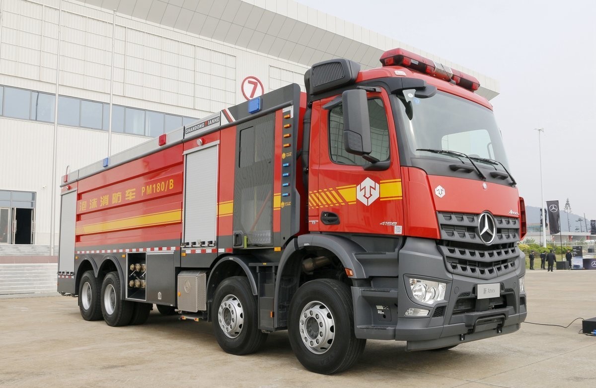 10.4x2 53 M New Aerial Ladder Fire Truck with Water Pump Truck Water Tanker