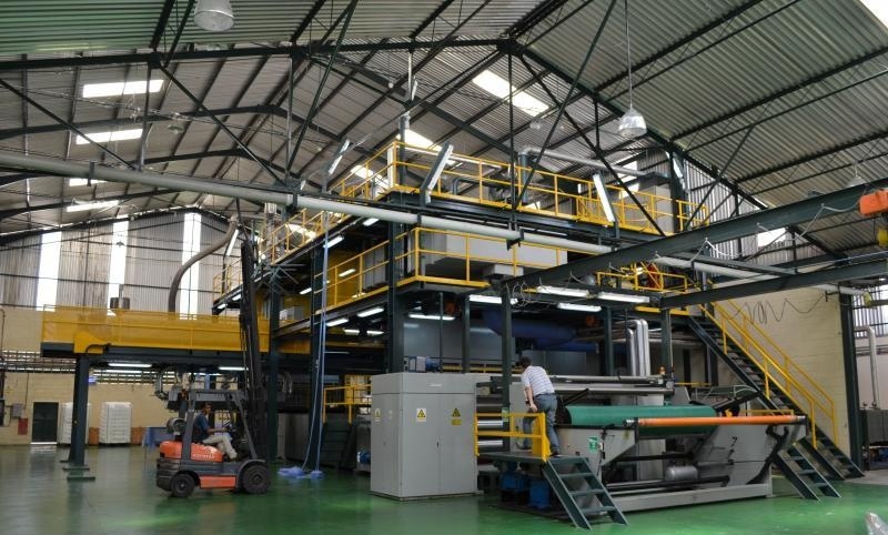 Customized Automatic Nonwoven Fabric Face Mask Machine with Good Service SSS Spunbond Nonwoven Machine Price