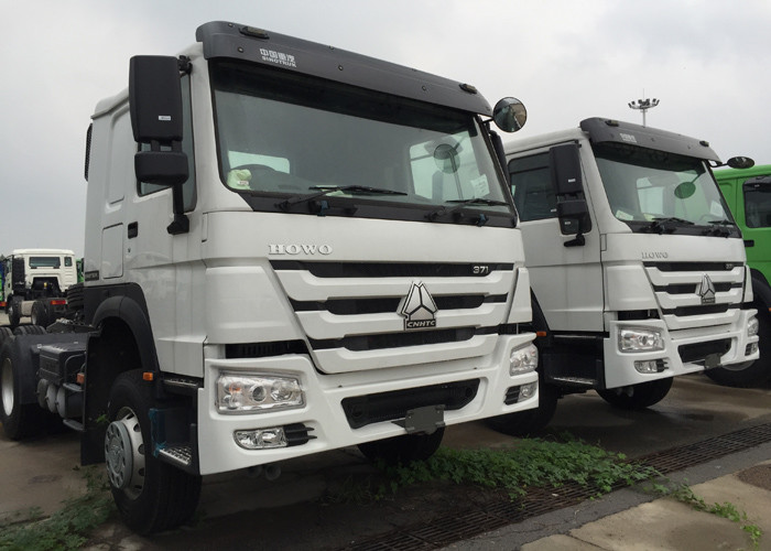 Low Fuel Consumption SINOTRUK HOWO Tractor Trailer Truck 290HP Single Bed