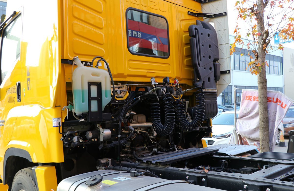 Used Truck Tractor Units 460hp Powerful Egine ZF Gearbox Isuzu Prime Mover High Roof Cab