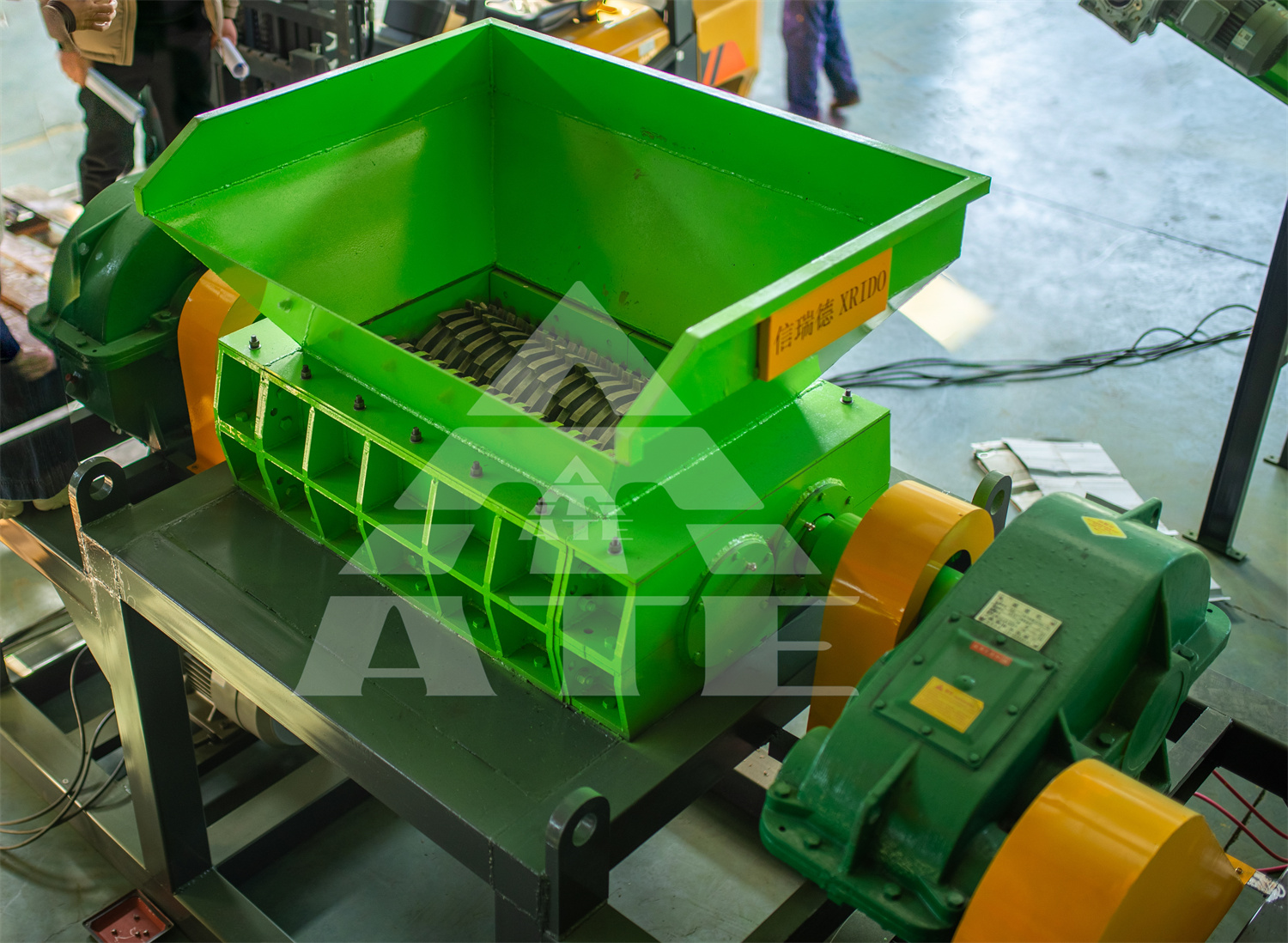 2 Shaft Waste Plastic Barrel Woven Fabric Clothes Shredder Machine for Can