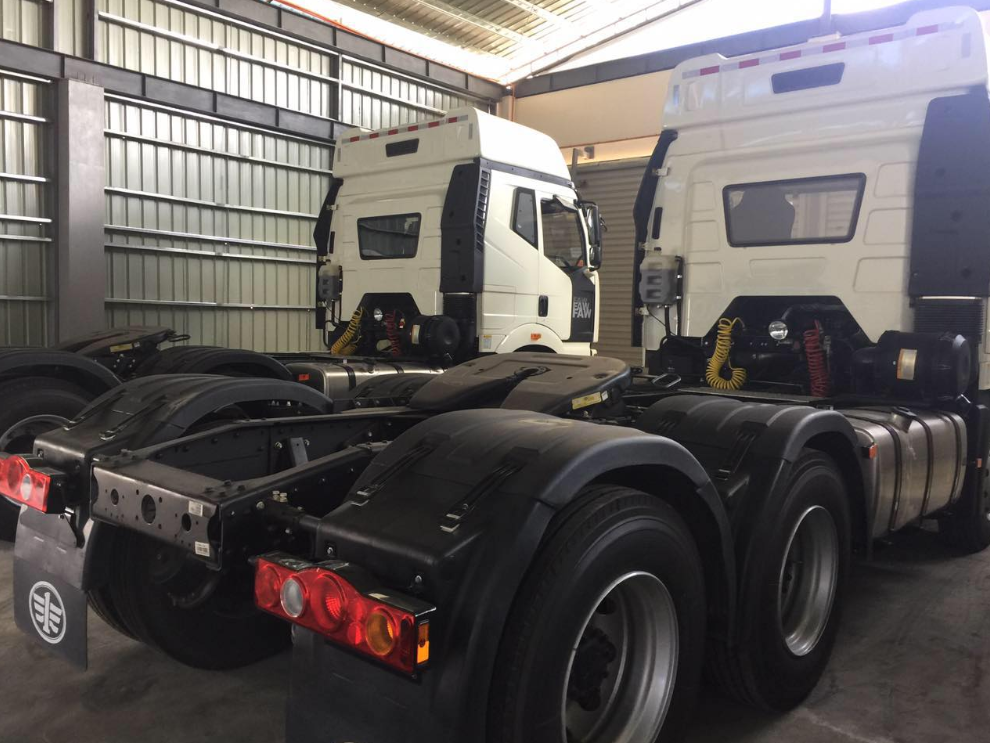 FAW J6P Jiefang Tractor Truck 6x4 Heavy Duty Tractor Unit Engine Used Trucks for Heavy Cargo Transportation