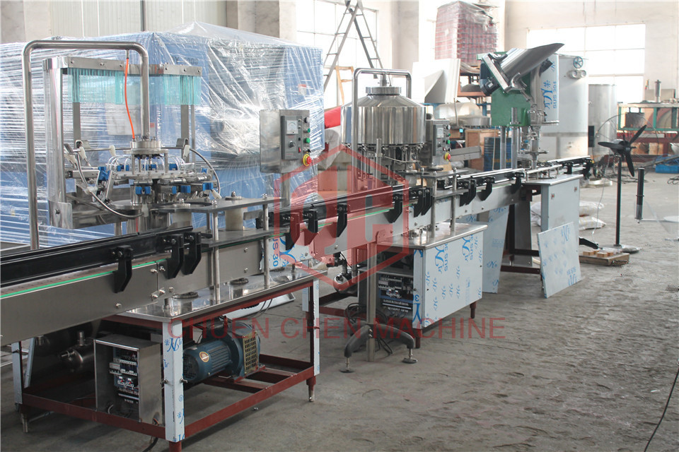 Small Scale Automatic Water Bottle Filling Machine For PET Bottle 330ml - 1500ml