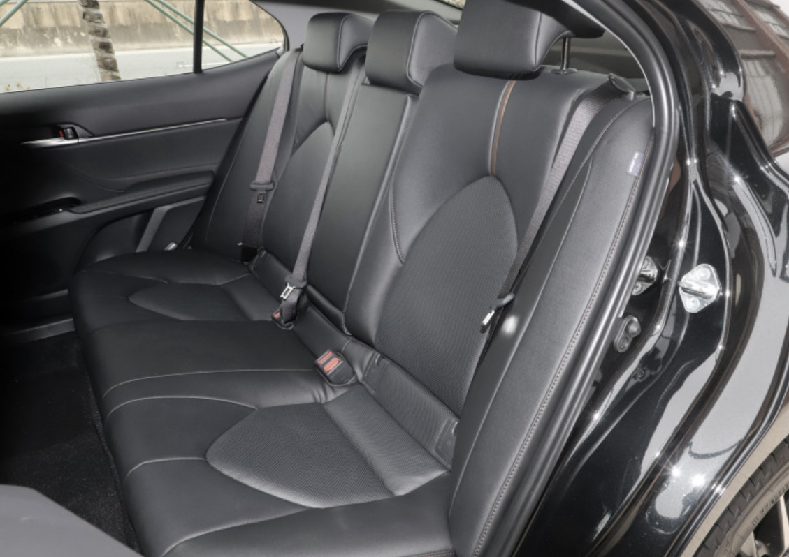 Toyota Camry 2021 2.5G Deluxe Edition 4 door 5 seats sedan medium car