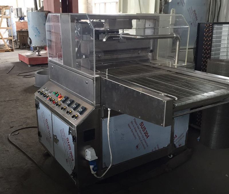 200kg 500kg capacity 200mm Chocolate Tempering Enrobing Machine Cool Tunnel