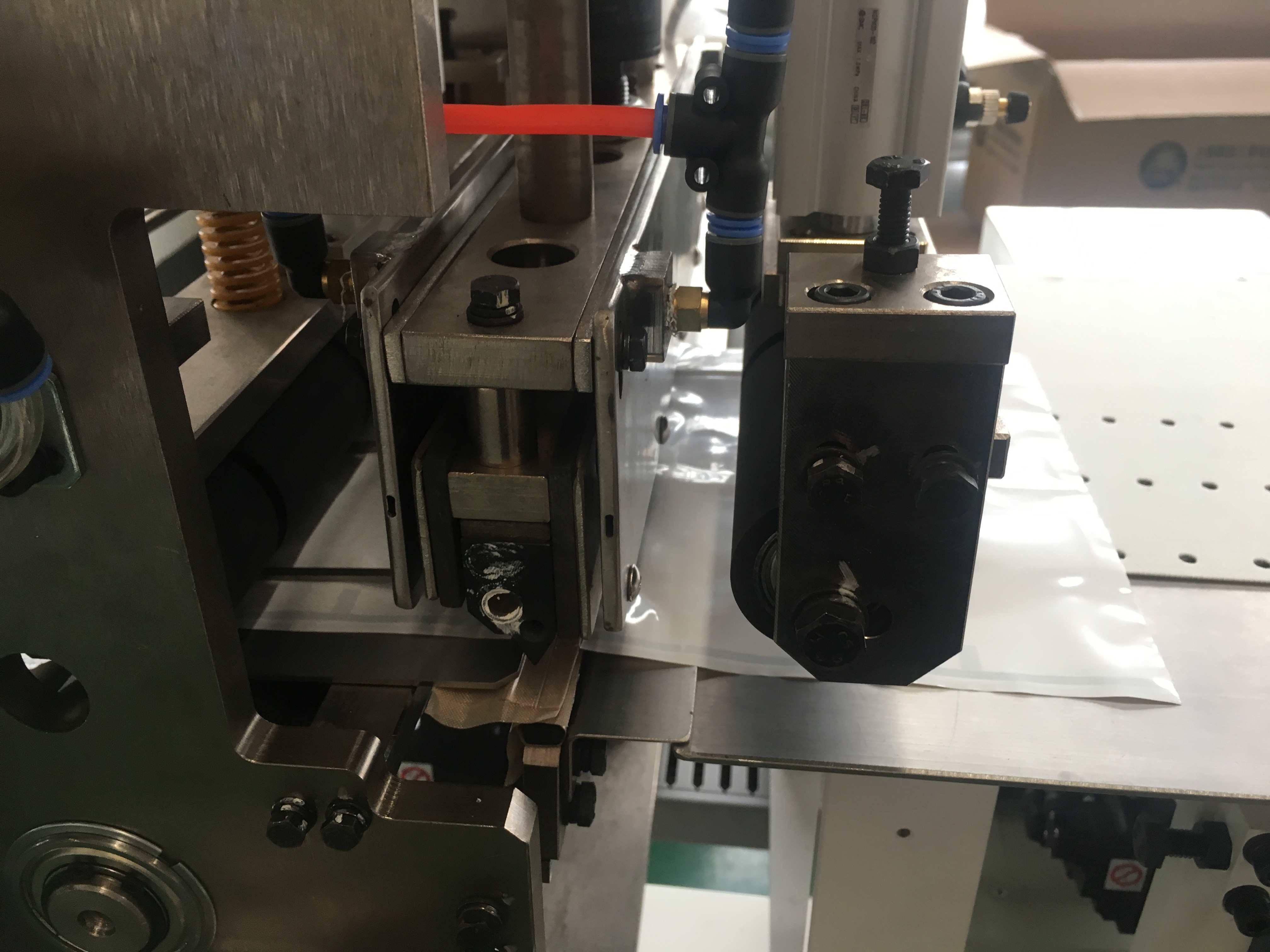 composite film PE Side Gusseted Bag Pantyliner Diaper Sealing Machine