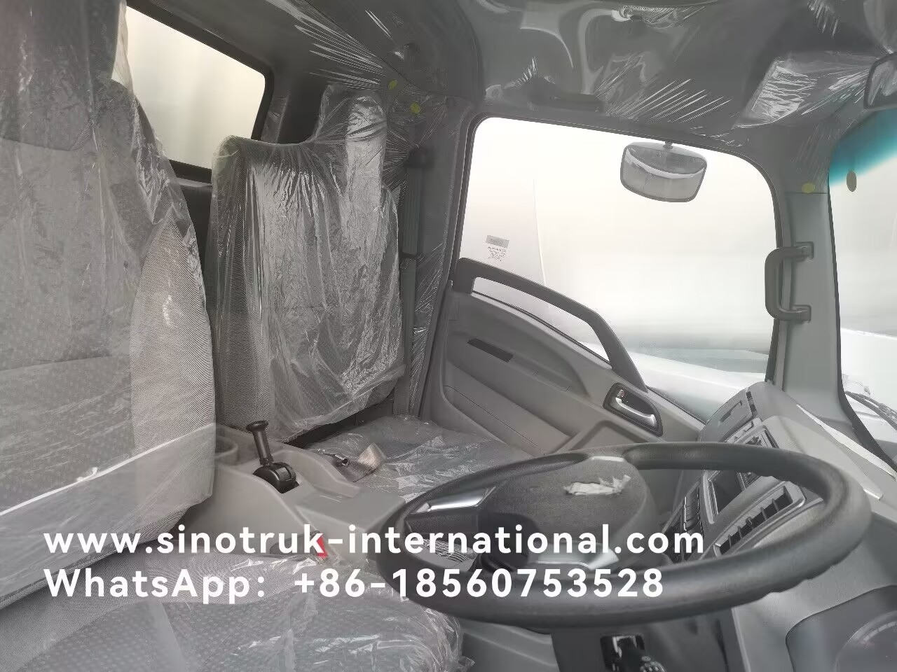 SINOTRUK HOWO Professional Light Duty Trucks Low Noise For Construction Business RHD