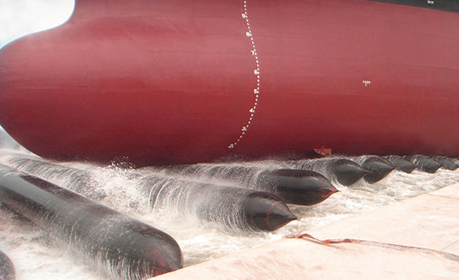 Durable Ship Launching Airbags Cylindrical Shape For Shipbuilding Ship Repair Docking