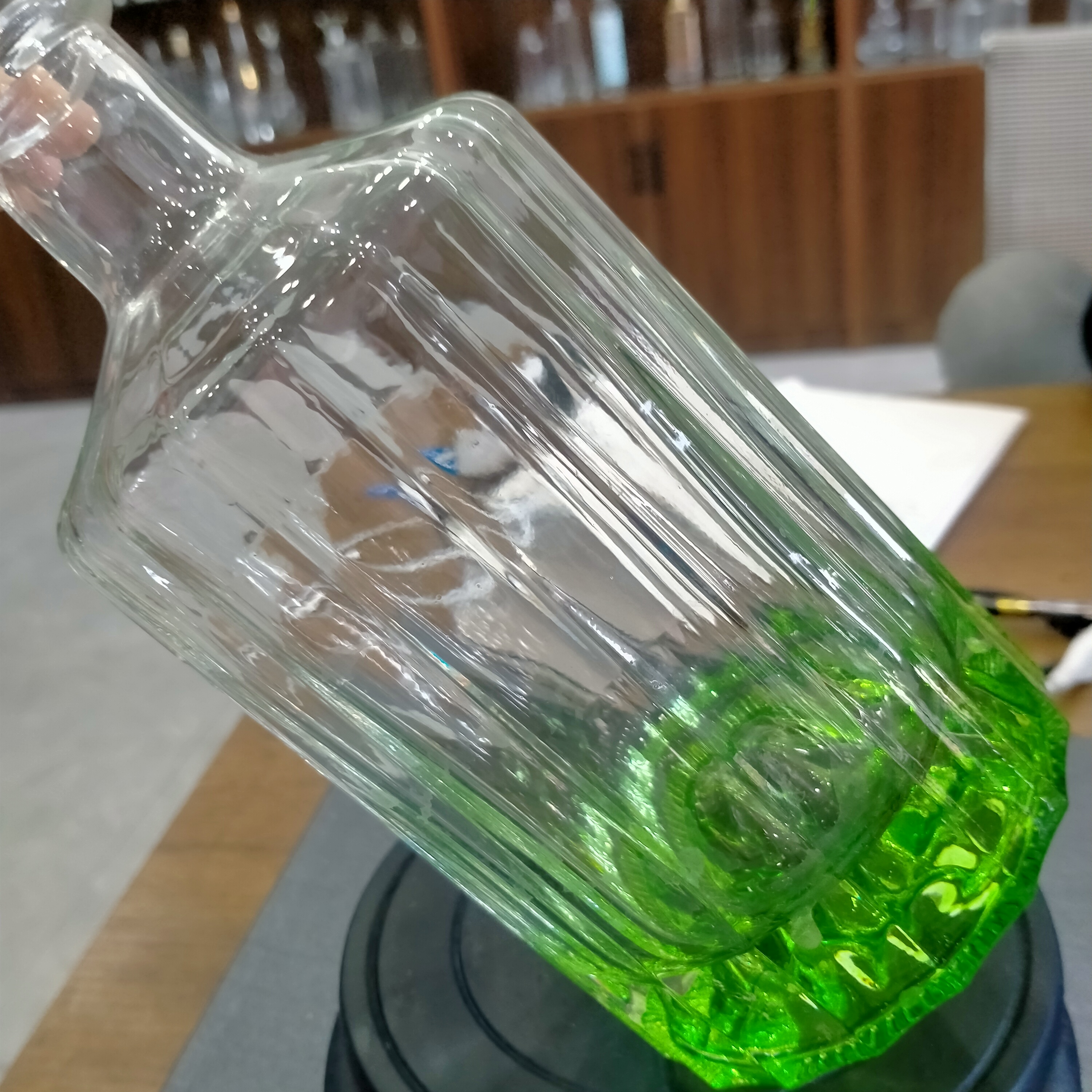 Green Glass Liquor Bottle Empty 750ml 25oz for Custom Color Vodka Gin Tequila Rum