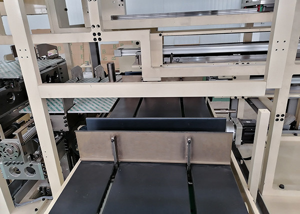 Auto Baby Diaper Wrapping Machine With Full Servo Motor Control Stable Running