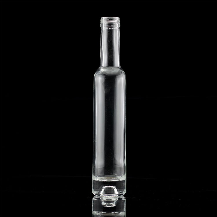 750ml Heavy-based Clear Glass Alcohol Bottle with Golden Metal Cap in Bulk