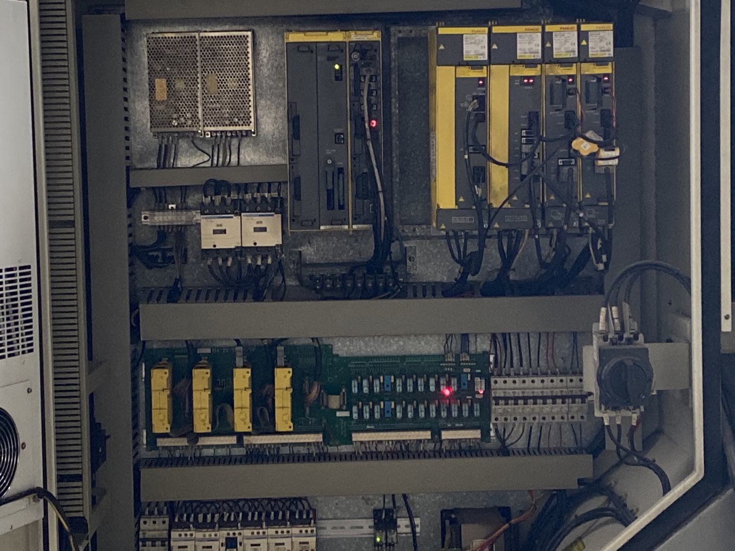 Used CNC Machining Center AWEA 1020 High Precison Guideway With Fanuc System
