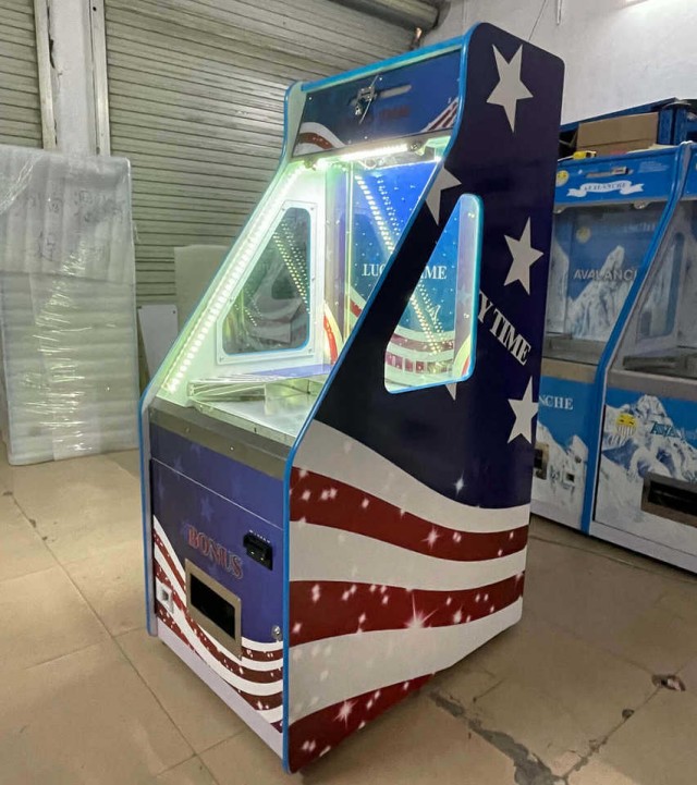 Single Push Arcade Prize Coin Pusher Coin Machine Bonus Hole For Indoor Game Center