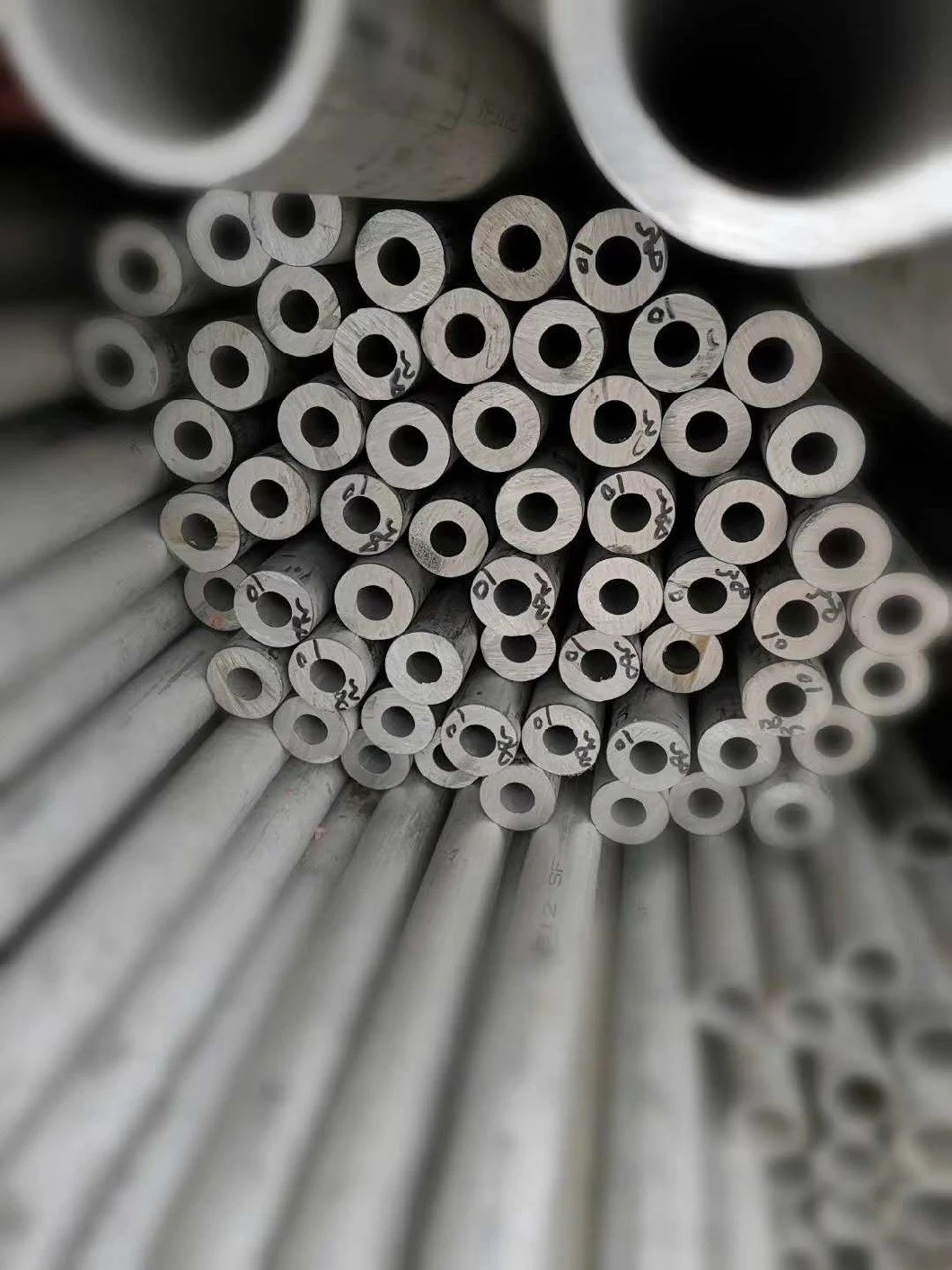 ASTM A335 Alloy Steel Seamless Pipe Tube 5mm 80mm Thick Wall Weld