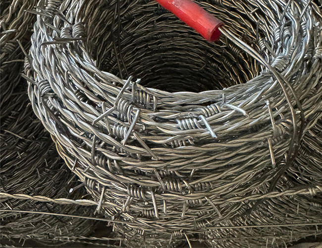 Fence Construction Protection Double Strand Traditional Twist Barbed Wire Coils