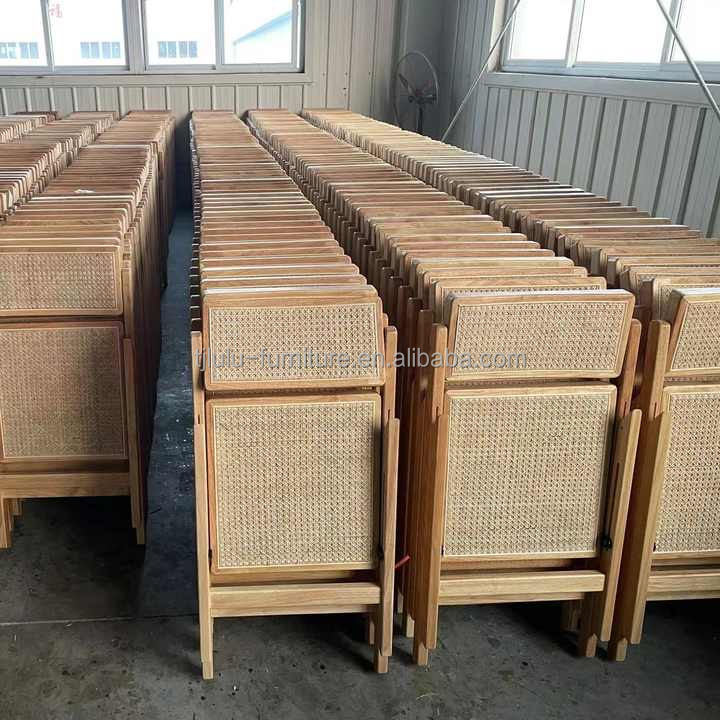Wooden Dining Room Furniture Durable Foldable Chairs for Restaurants and Events
