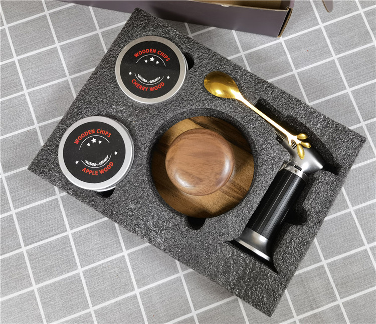 Hot Sale Wood Cocktail Smoker Kit With 4 Boxes Wood Chips Torch Customize Infuse Kit Set Whiskey Cocktail Smoker Kit