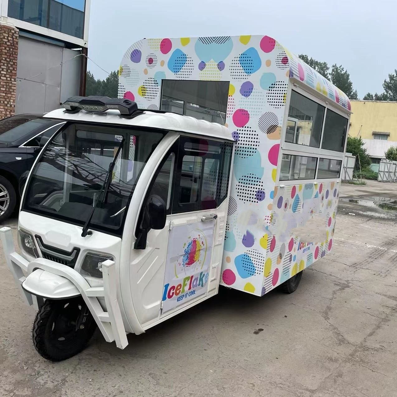 Three Wheels Electric Mobile Food Truck Coffee BBQ Electric Catering Van