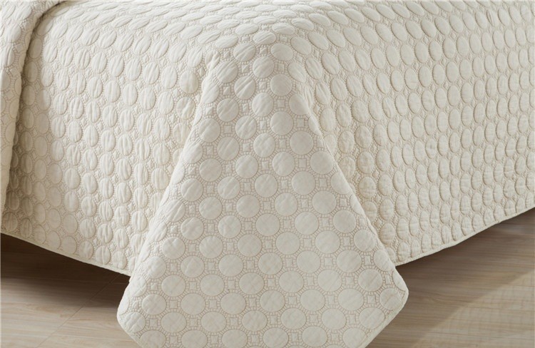 100% Cotton Circle Embroidered Full Size Quilt Sets 3 Pcs With Logo Customized