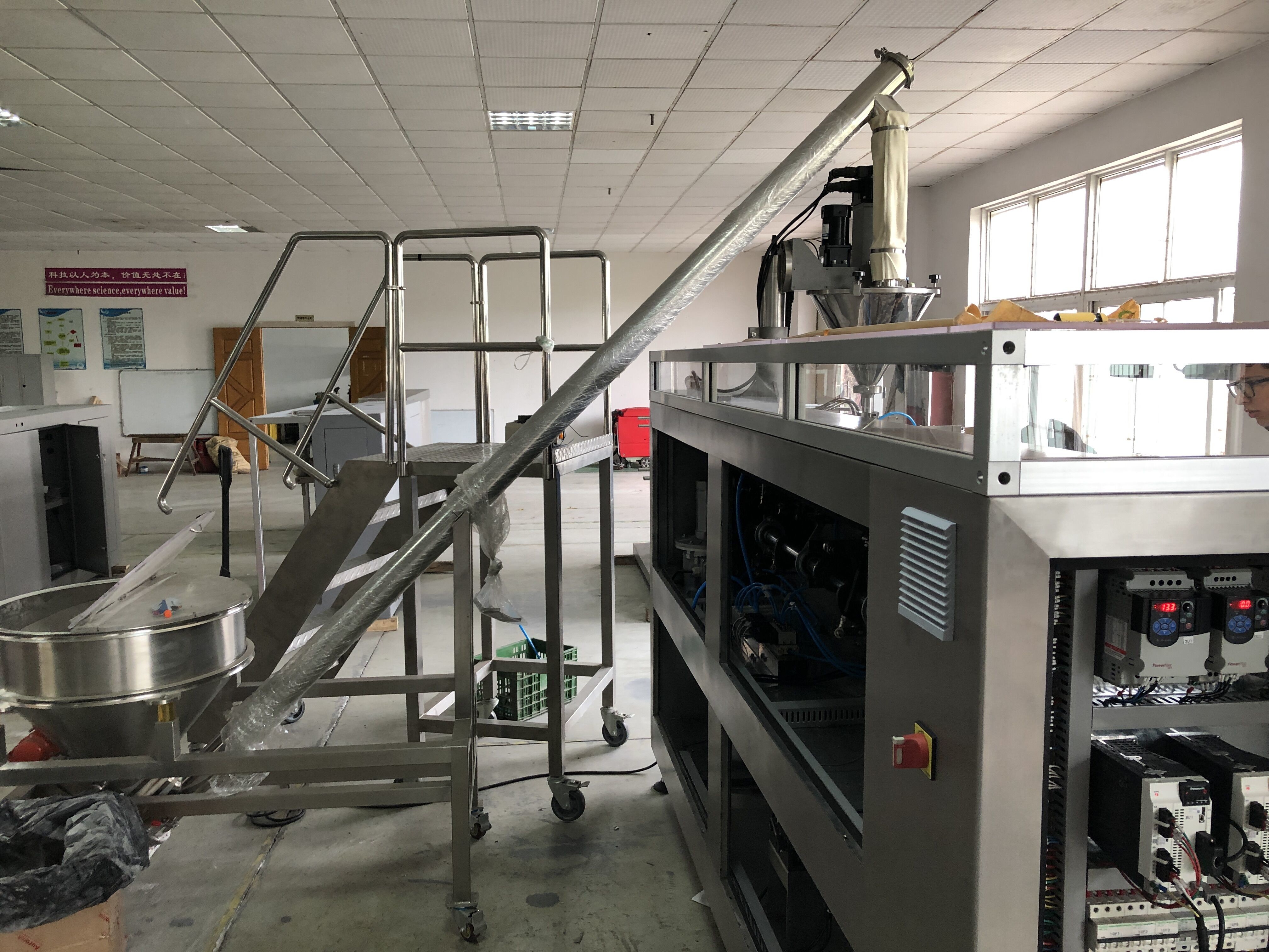 Moisture Cream Vacuum Emulsifying Mixer Homogenizer 3000 R.P.M Viscous Fluid