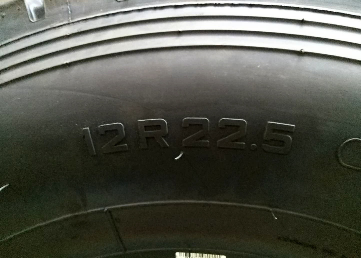 Three Rib Grooves Highway Truck Tires Widen Tread Excellent Wear Resistance