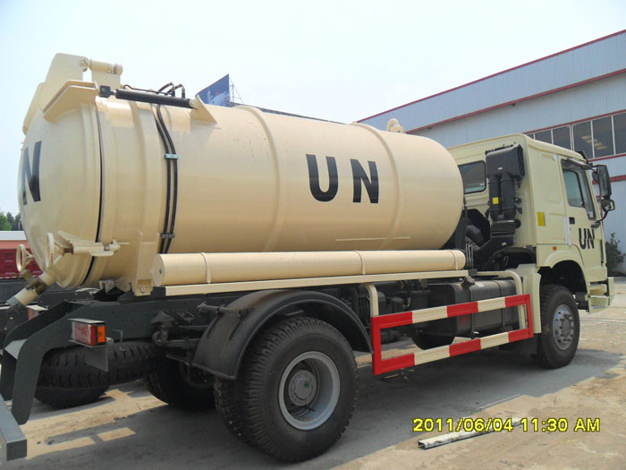 Sanitation Enterprise Sewage Suction Truck 8-12CBM LHD 4X2 , Liquid Waste Trucks