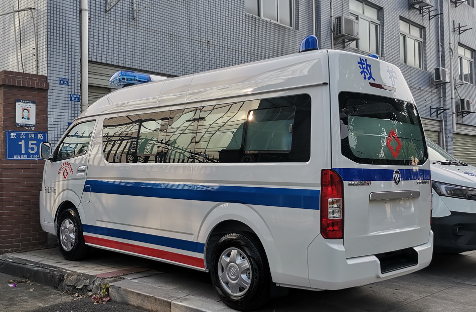 Futian Emergency Medical Services Ambulance 7 Seat Rear Drive 4×2
