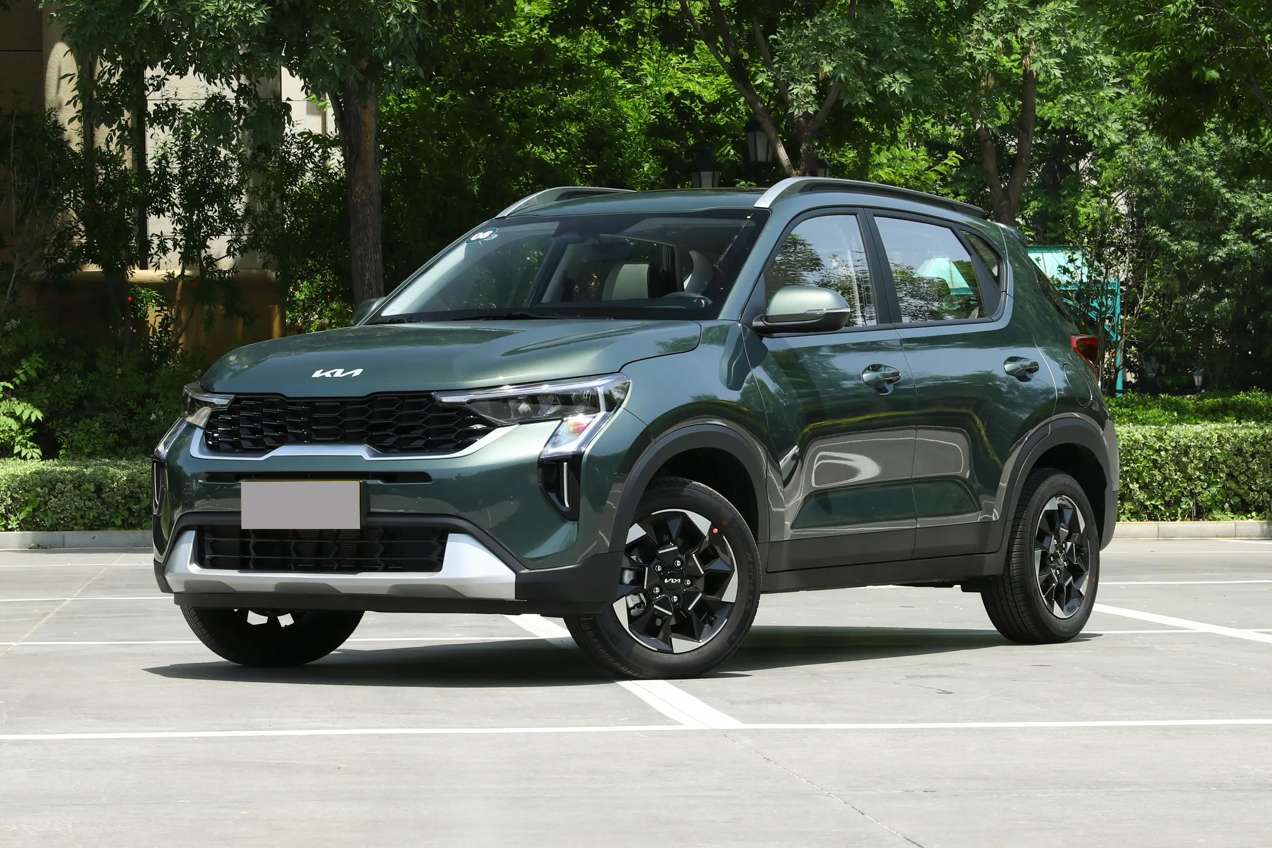 Euro VI Emission Standard Sonet Car Manufactured Small SUV with 5 Seats and Automatic Gear Box