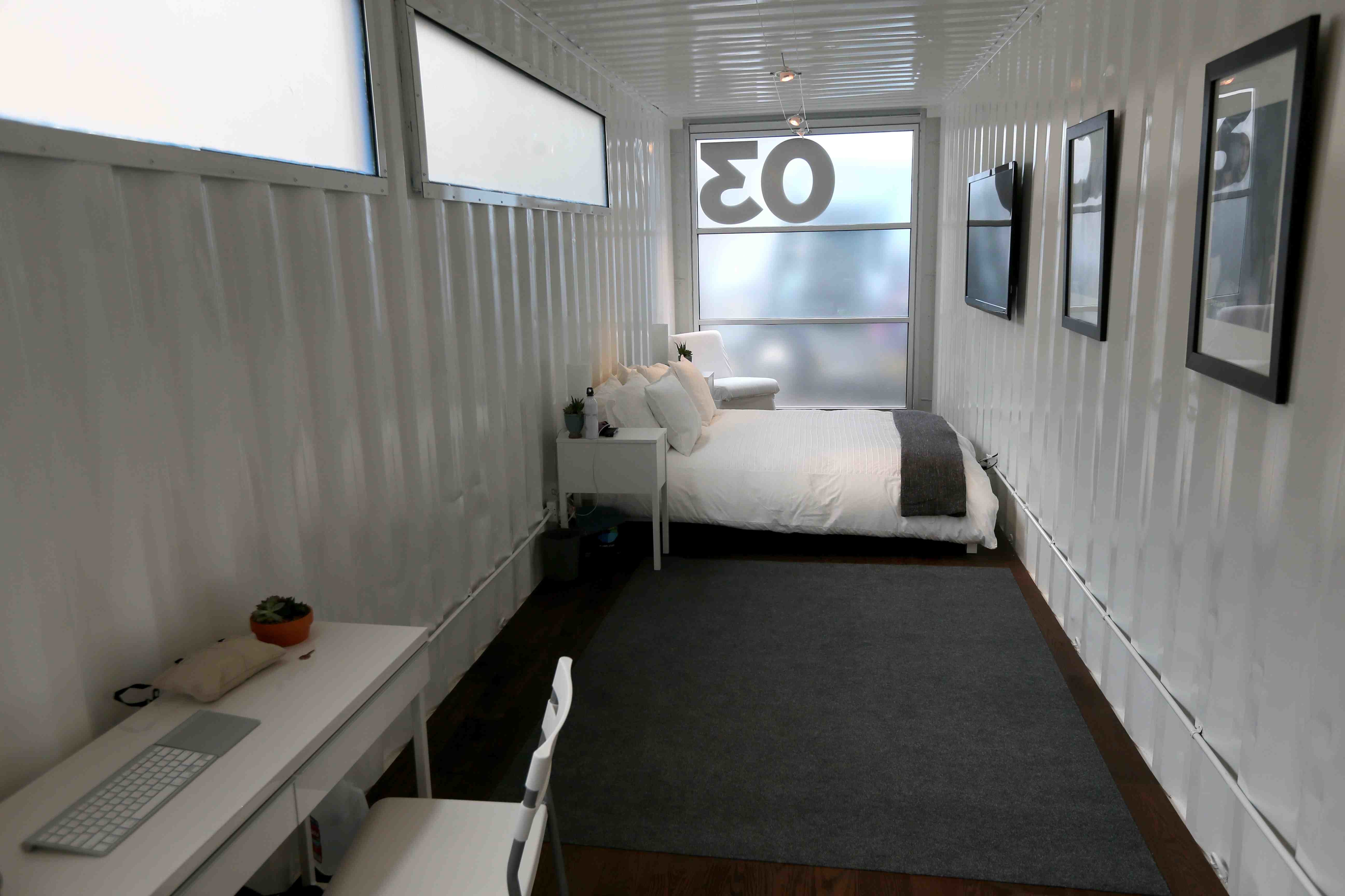 6 Layers Prefab Shipping Container Home Builders With Modern Decoration
