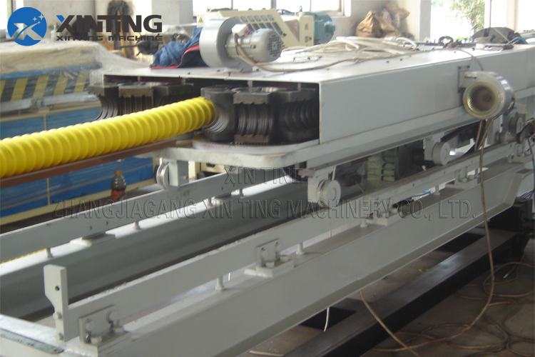 PE Single Wall Corrugated Pipe Production Line Water / Air Cooling High Intensity