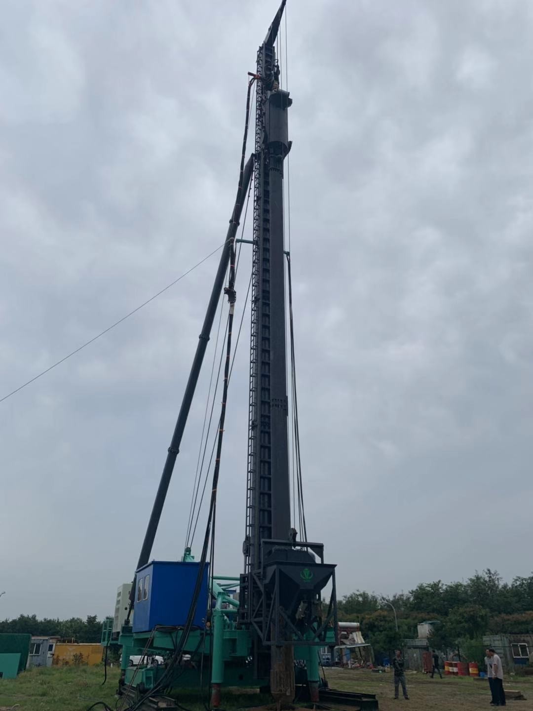 Electrical Pile Frame Bottom Feed Vibroflot For Vibro Replacement Stone Column Making
