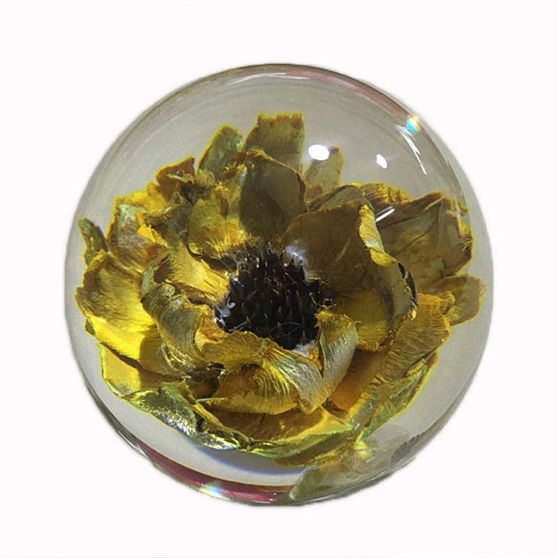 Nature Clear Flower Paperweight , Resin Floral Paperweight Ball