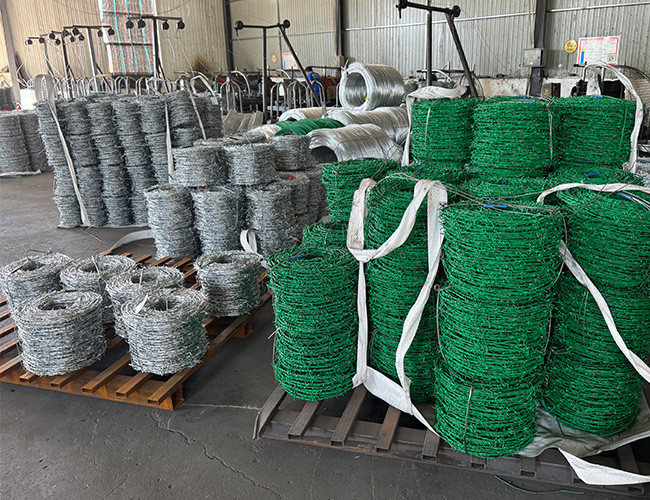 Rust resistance Double strand reverse twist Hot Dipped Galvanized Barbed Wire Roll