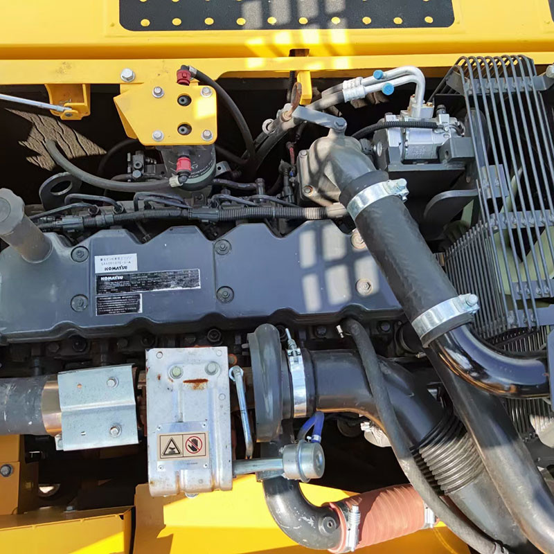 Japanese Imported Original Used Komatsu PC220-8 Excavator 110kw Rated Power 400L Fuel Tank