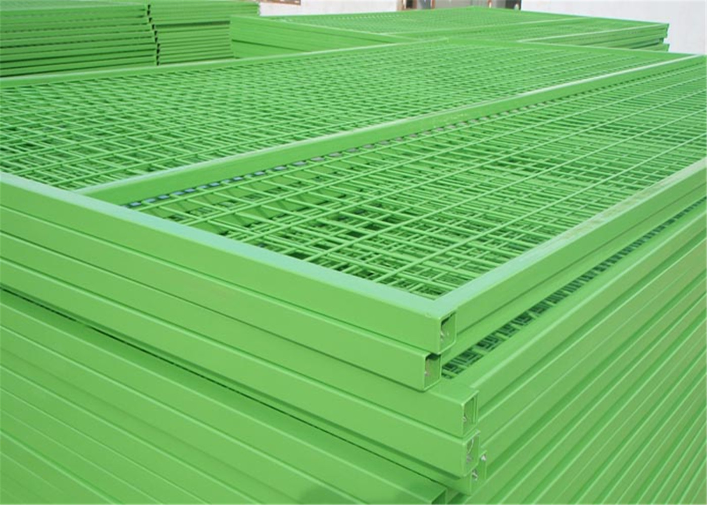 6‘x9.5' mesh 2inch*4inch *9ga/3.60mm construction fencing panels tubing 25mm x1.6mm powder coated interpon brand